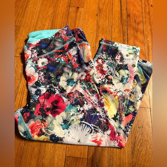 Spalding Floral Print Athletic Capri Leggings - Picture 2 of 7